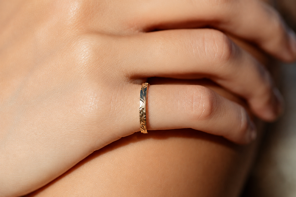 Solid Gold [2.5mm] Hawaiian Jewelry Hand Engraved Ring - Flat Shape