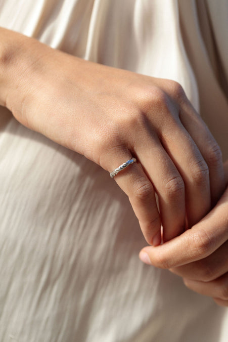 Solid Gold Hand Engraved Wave Edge Ring [3mm] Hawaiian Old English Design - Barrel Shape
