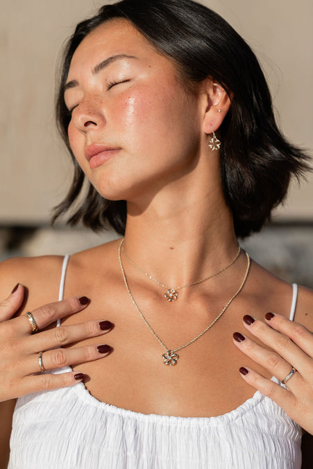 Solid Gold Hawaiian Jewelry Duo-Color with Channel Set Diamond Ring [4mm width] Barrel Shape