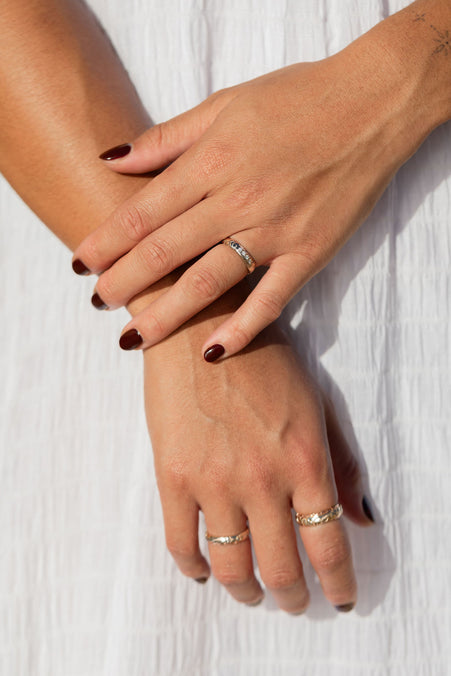 Solid Gold Hawaiian Jewelry Duo-Color with Channel Set Diamond Ring [4mm width] Barrel Shape