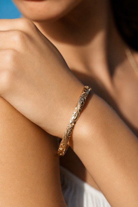 Gold Hawaiian Heirloom Bangle with Cutout Wave Edges [6mm width] Barrel Shape
