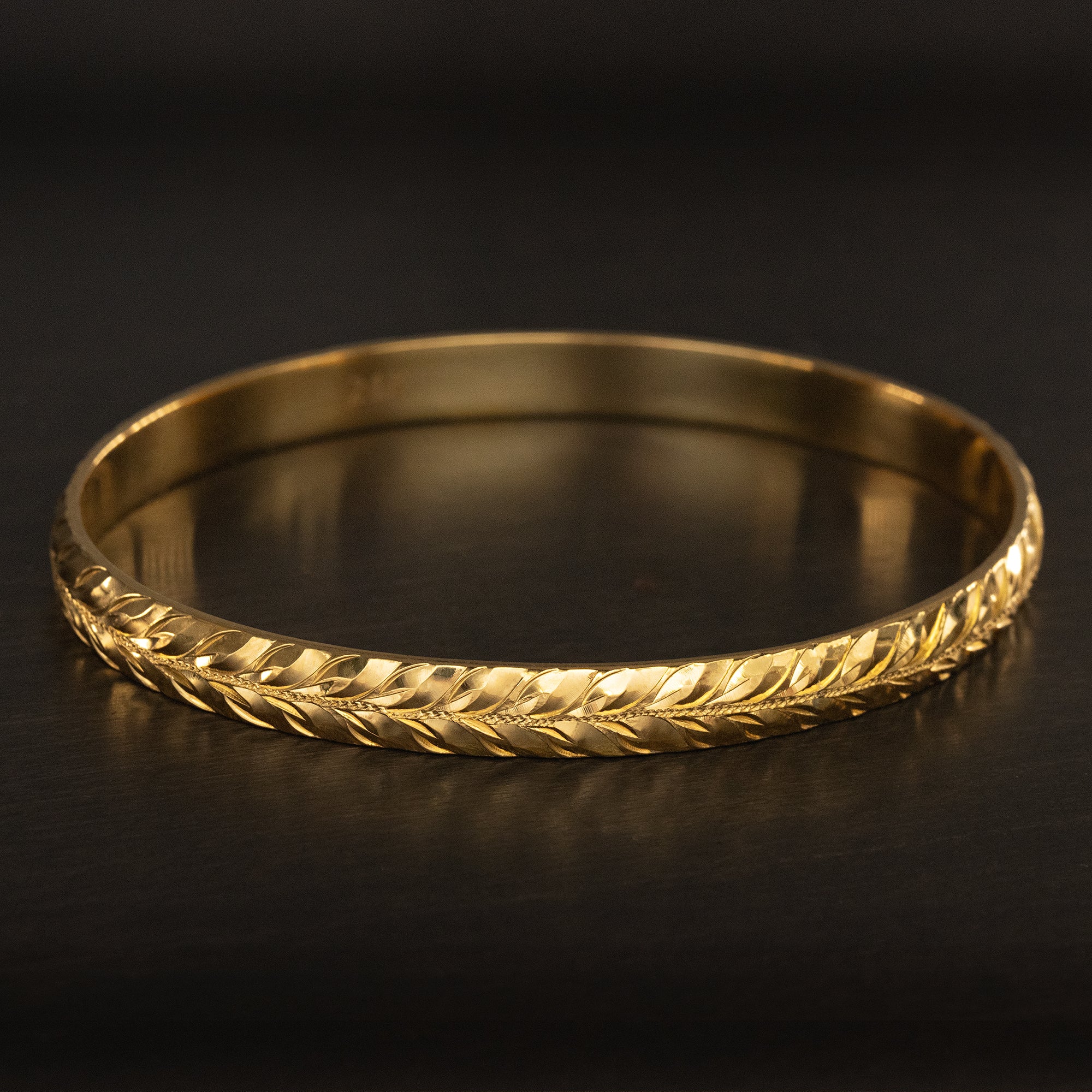 Gold Maile Closed Bangle [6mm width]