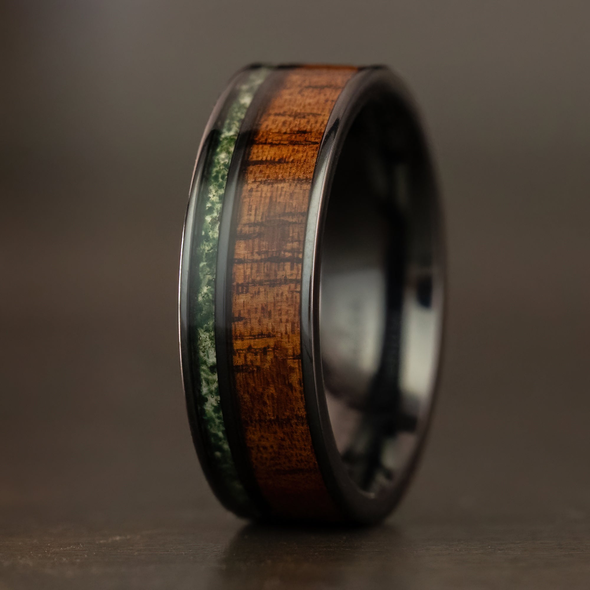 Moss Agate & Hawai'i Koa Wood [8mm Black Titanium Ring]