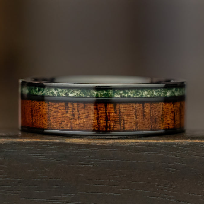 Moss Agate & Hawai'i Koa Wood [8mm Black Titanium Ring]