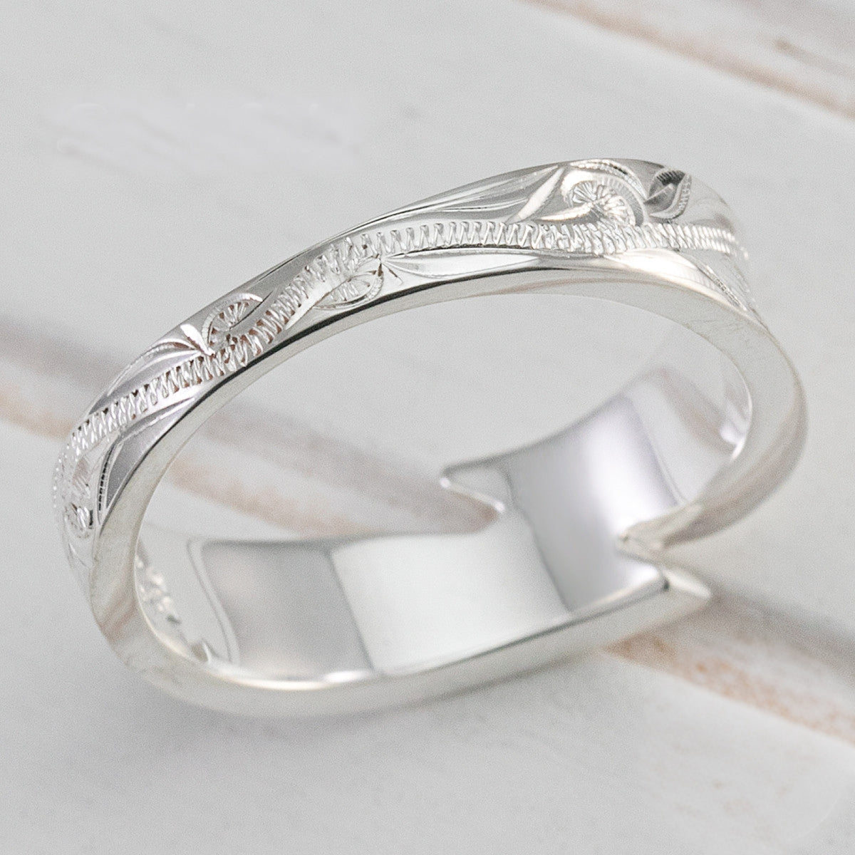 925 Sterling Silver Hand Engraved Maile Leaf Motif Ring