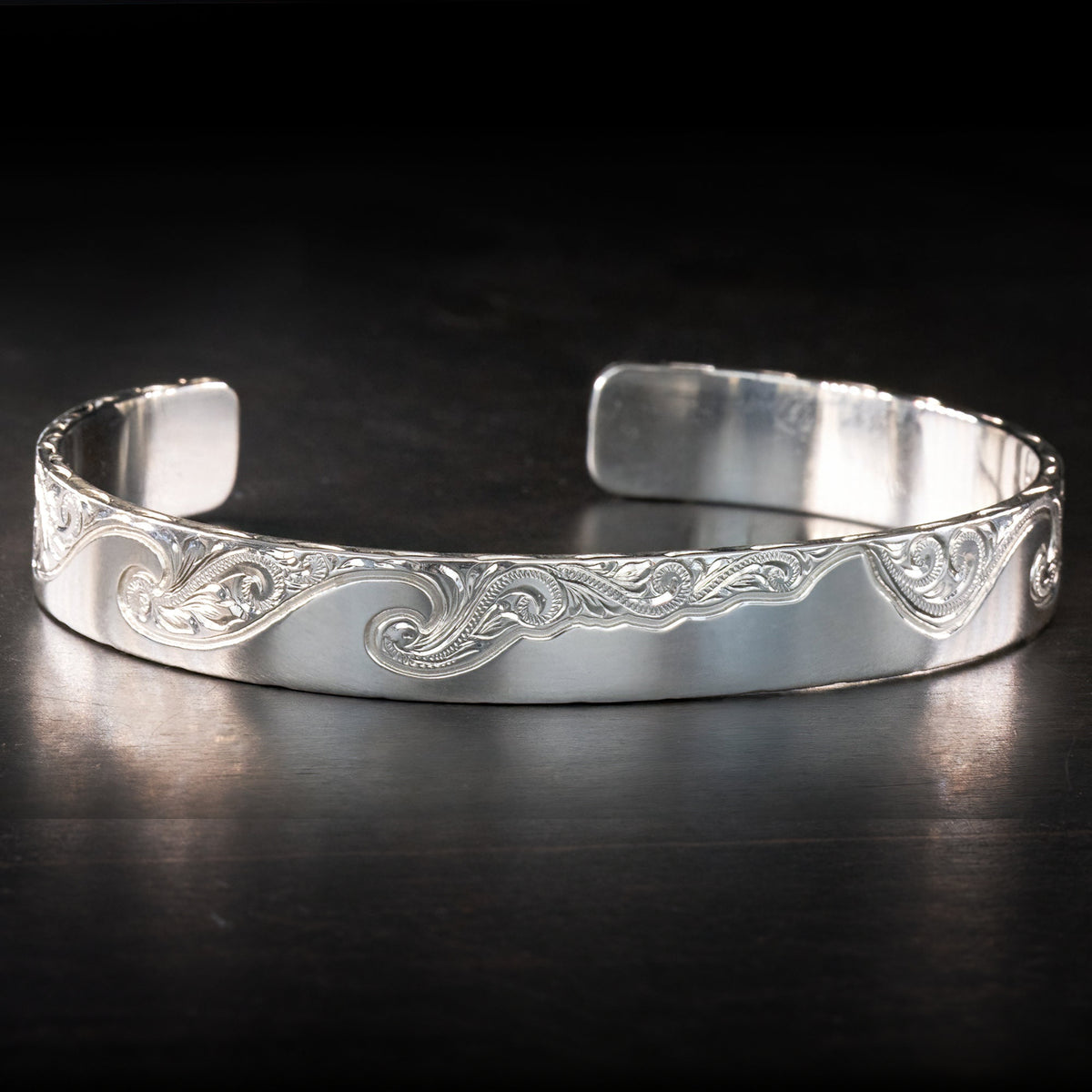 Sterling silver Diamond Head surf design open bangle, 10mm width